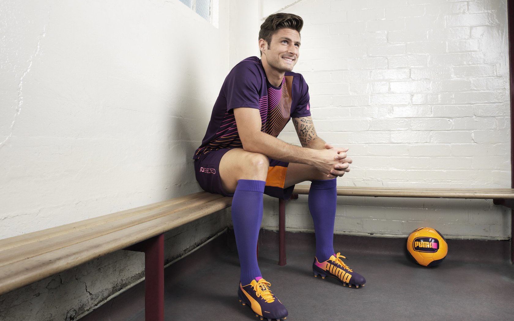 mk sport-巴萨前场轮转创造空间破门良机，巴萨传进球门